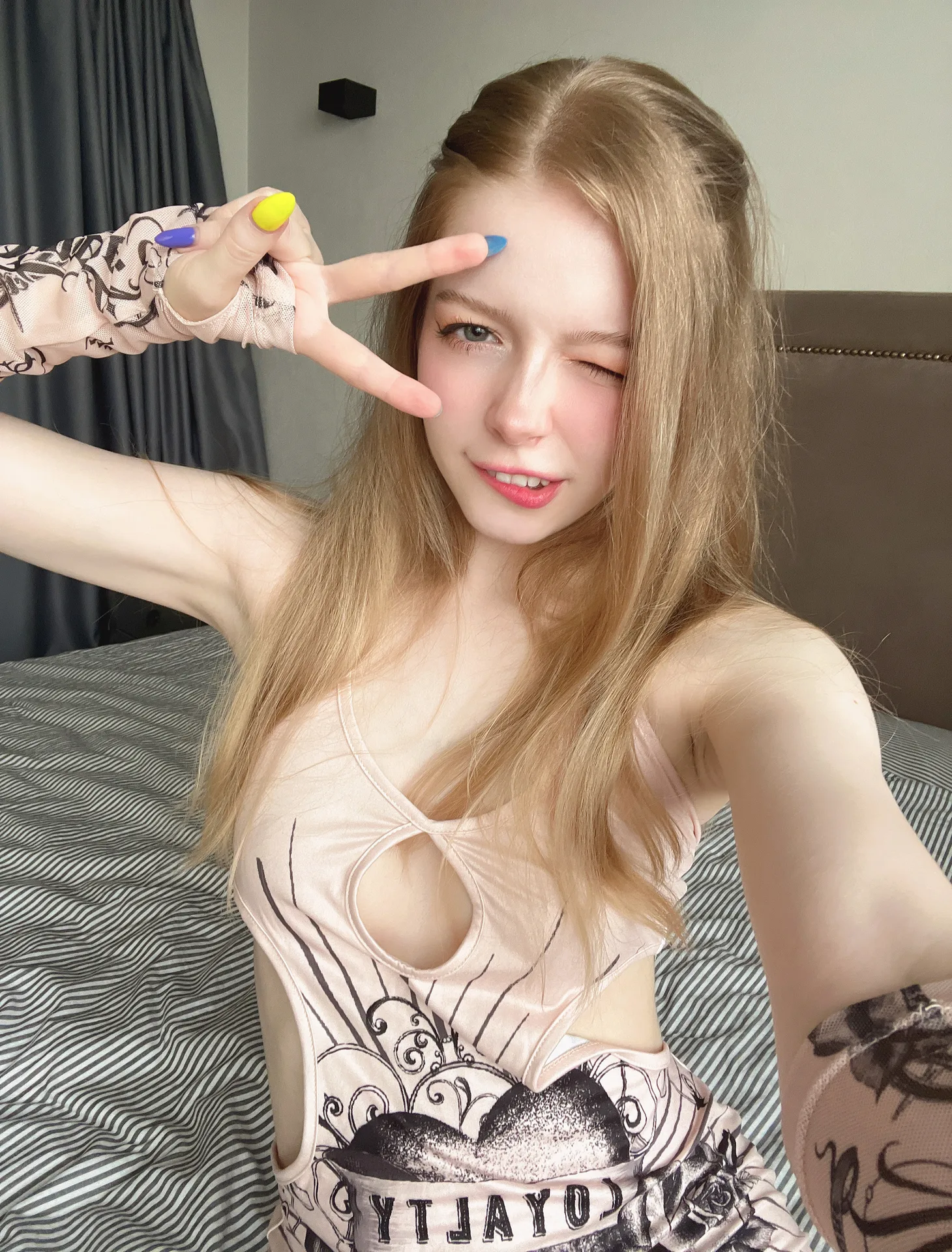 Beige printed dress close selfie