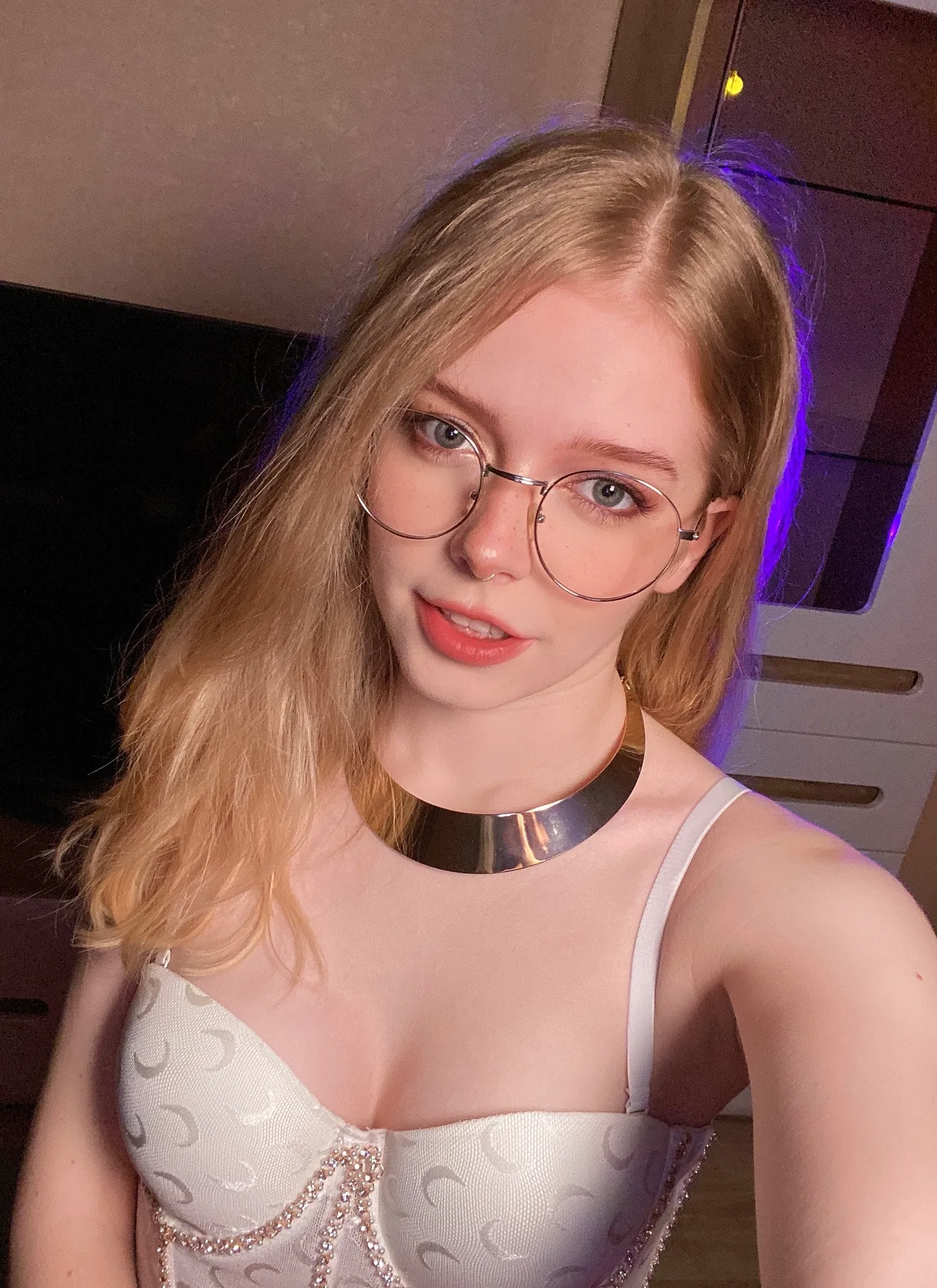 White moon-pattern corset