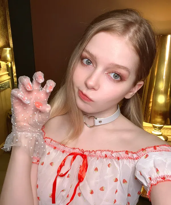 White strawberry top