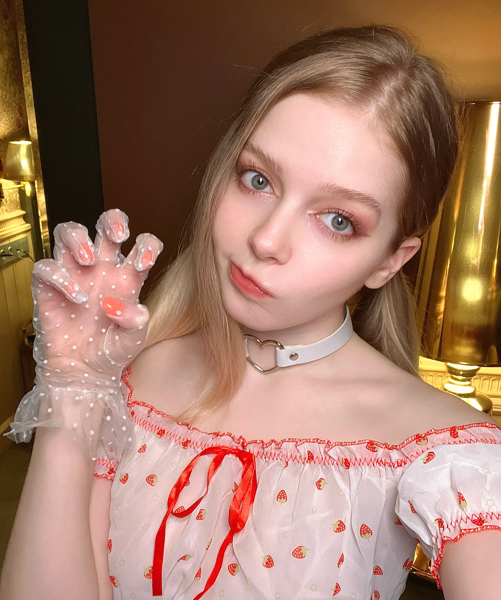 White strawberry top